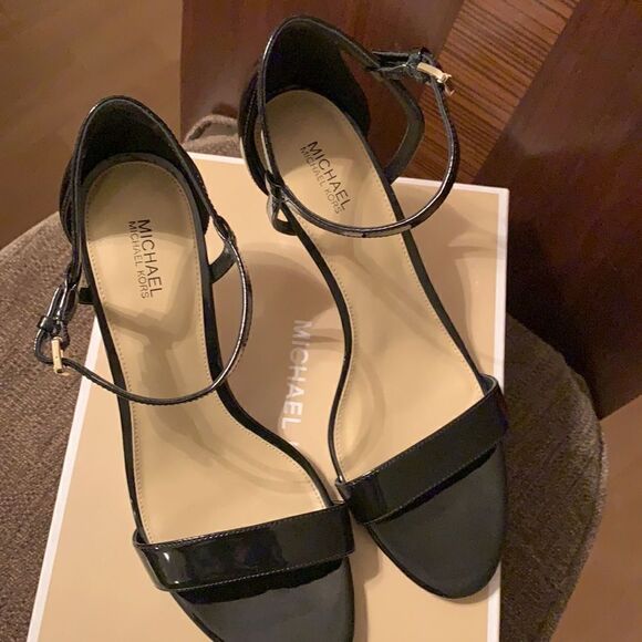 MICHAEL KORS SANDALS  - Picture 3 of 7